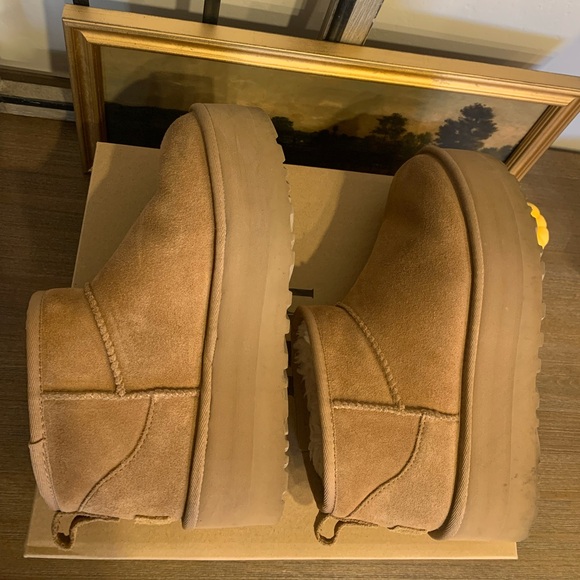 UGG Women’s Classic Ultra Mini Platform - Size 7 - Chestnut Color - Picture 3 of 10